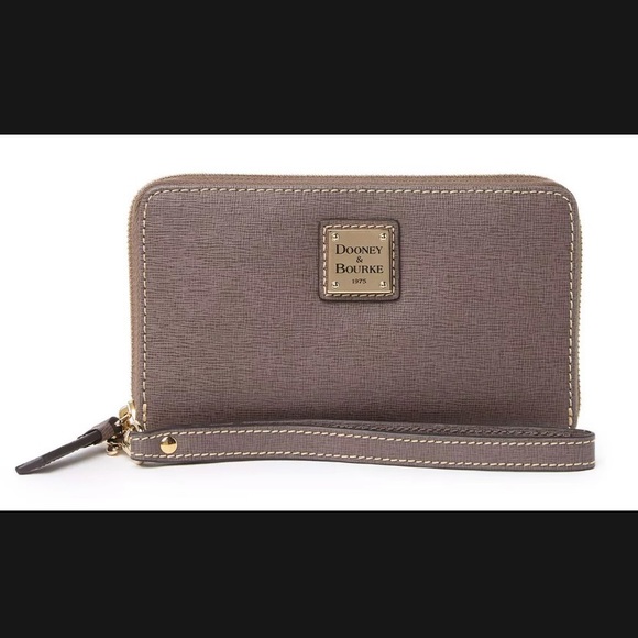 Dooney & Bourke Handbags - ✨FLASH SALE✨NWT! D&B Zip Around Leather Wristlet